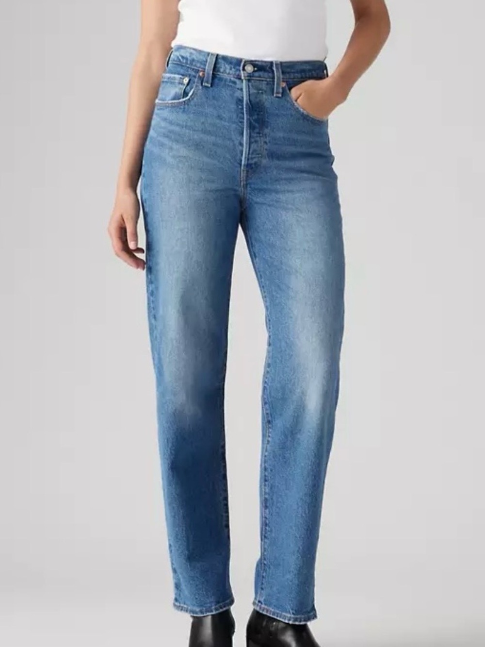 Levi's Women's Straight Leg Jeans - Medium Blue Wash